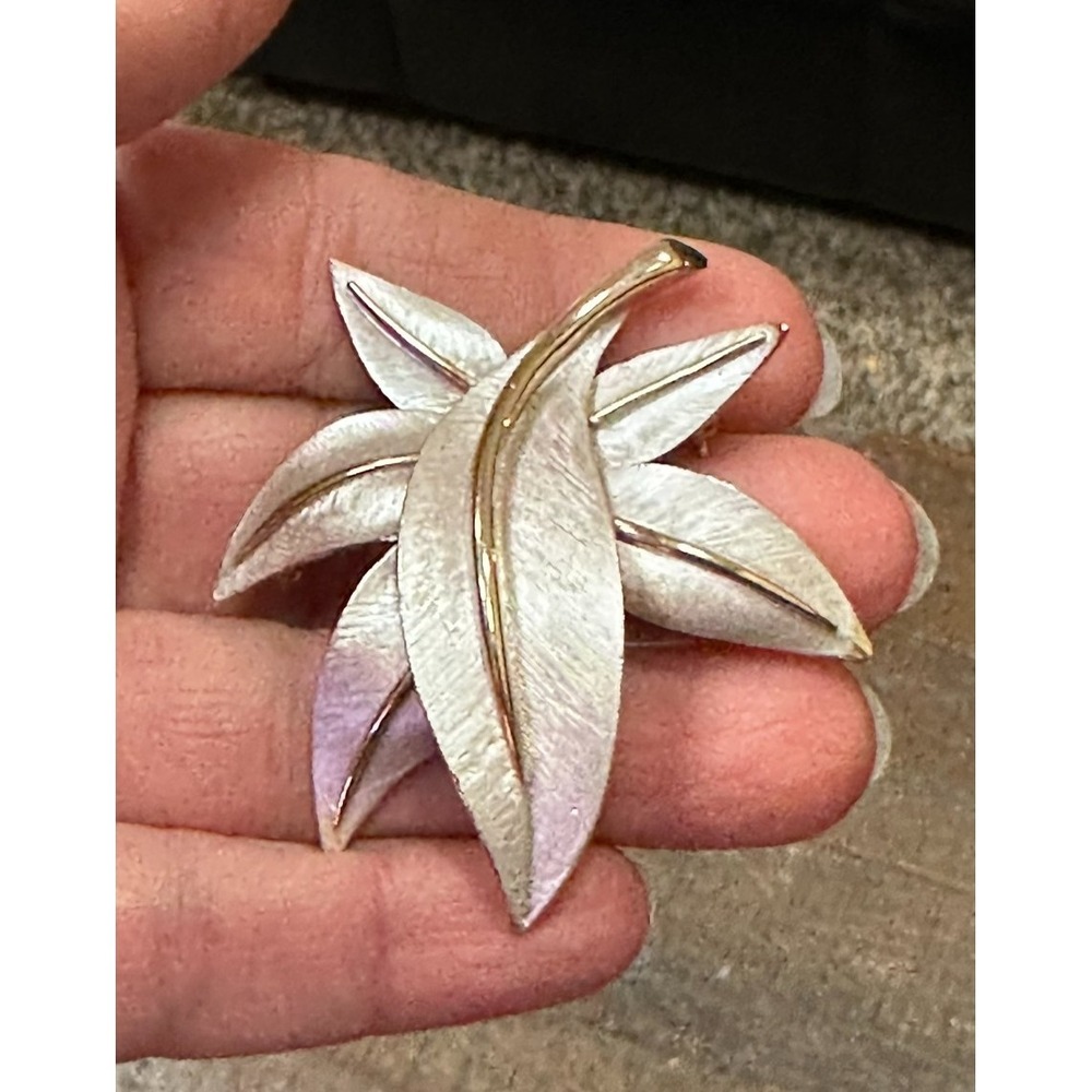Vintage Pastelli Two Tone Leaf Brooch Gold‎ Silver Tone Signed Pin